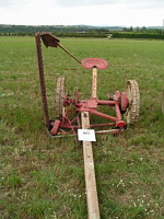 Faucheuse tractee Fahr (30eme fete des moissons de Saint-Jean-de-Touslas) (1)